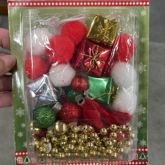 Kid’s DESIGN YOUR OWN HOLIDAY TEE Shirt I ❤️ PRESENTS Size 4 - Picture 10 of 10